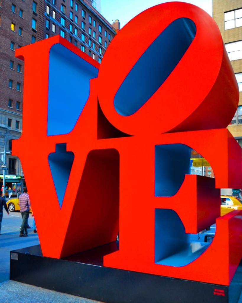 буквы LOVE в Нью-Йорке