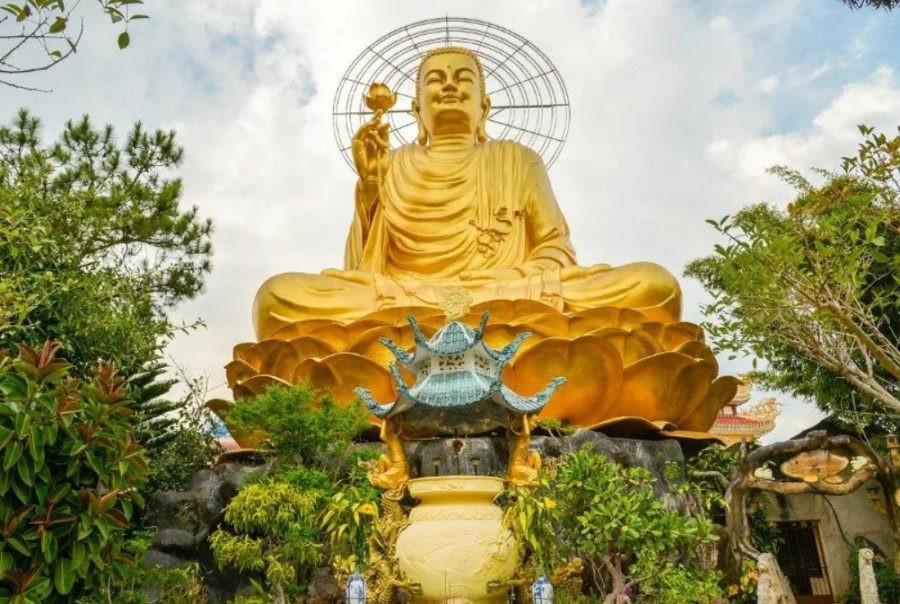 Статуя Золотого Будды