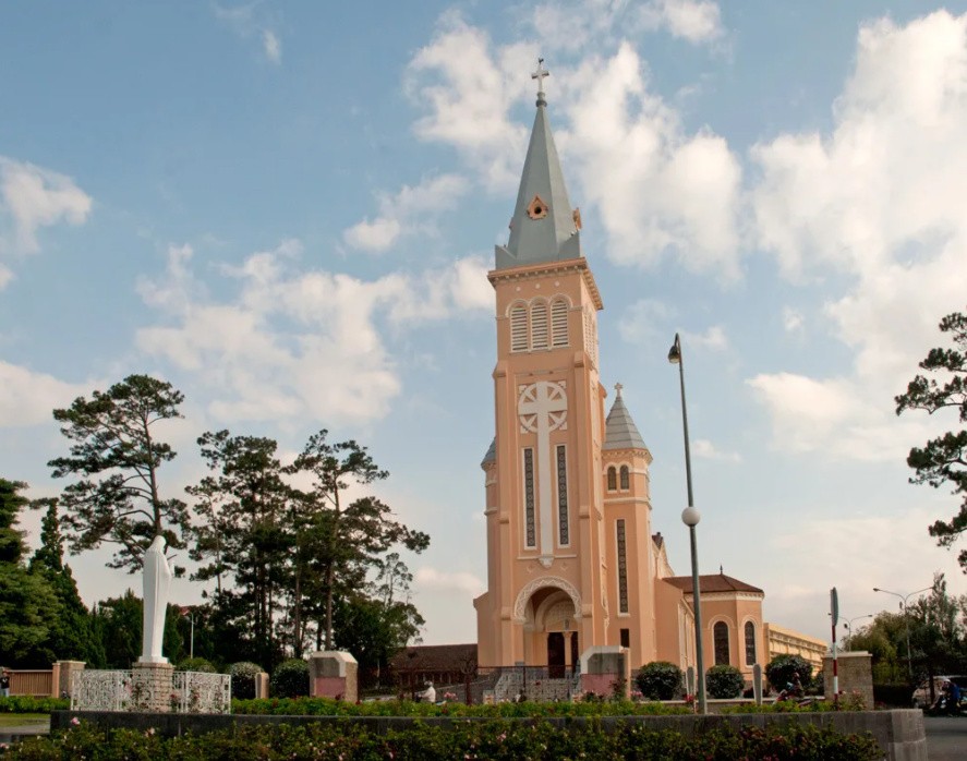 Католическая церковь (Dalat Cathedral) 