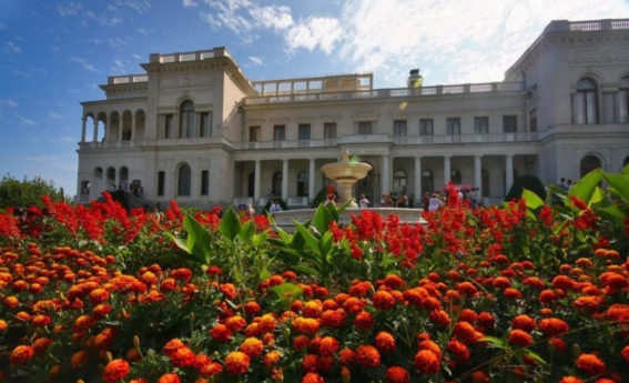 Ливадийский дворец в Крыму: где находится, что посмотреть, как добраться, часы работы, цены