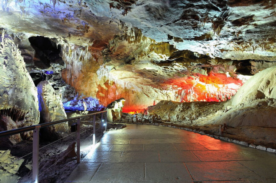 Пещера Прометея (1984 г)
